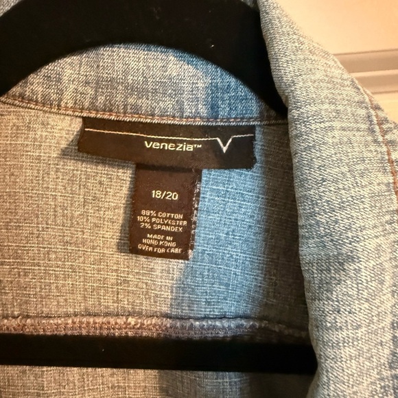 Women's Denim Jacket - Picture 4 of 4